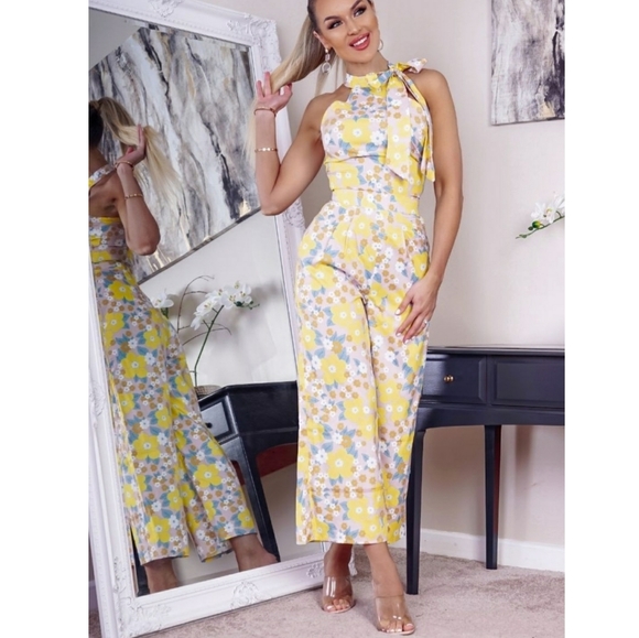 Floral Print Tie Neck Sleeveless Jumpsuit - Picture 3 of 9